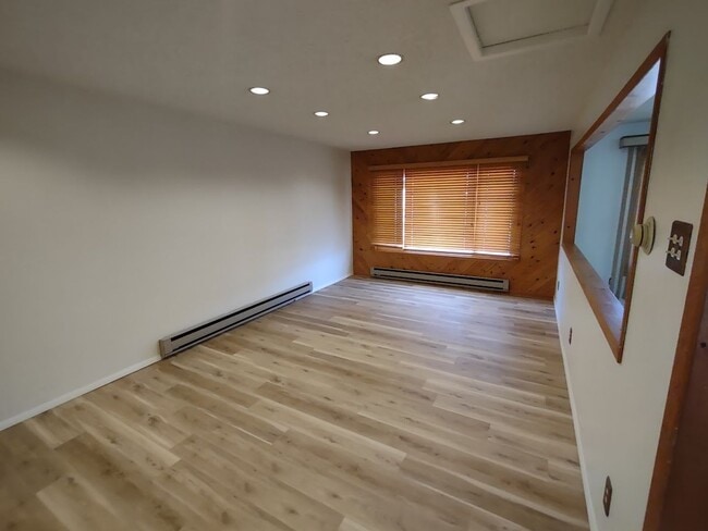 Building Photo - ALL PROSPECTIVE TENANTS MUST SUBMIT A $58 ...