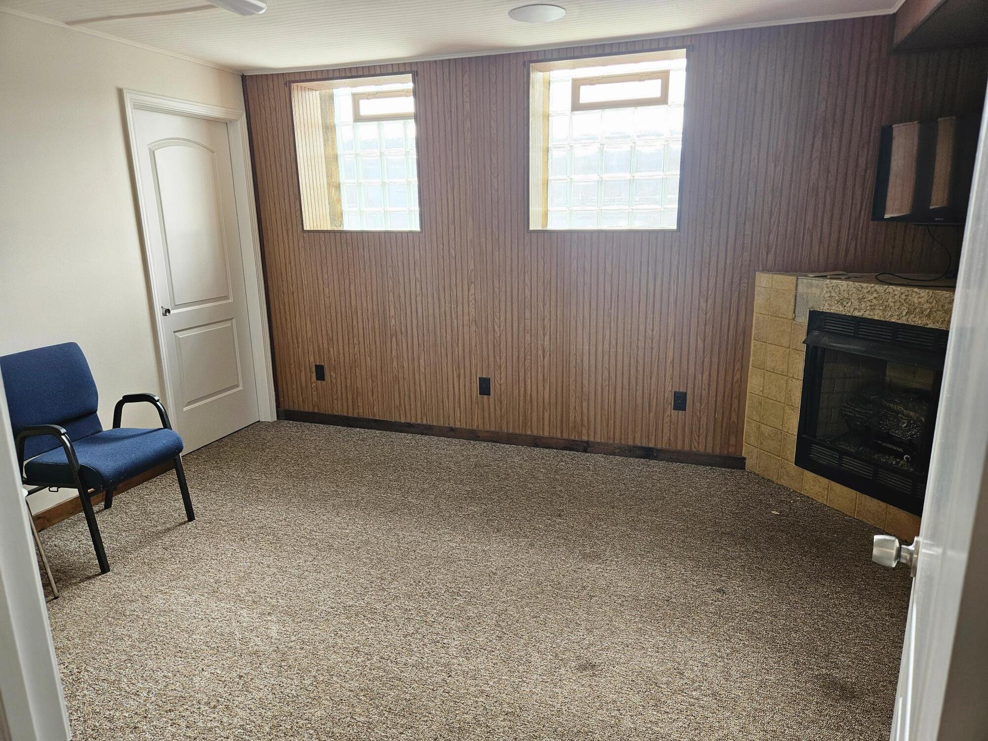 Building Photo - 19 W Water St