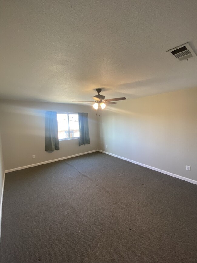 Building Photo - 992 Park Meadow Dr