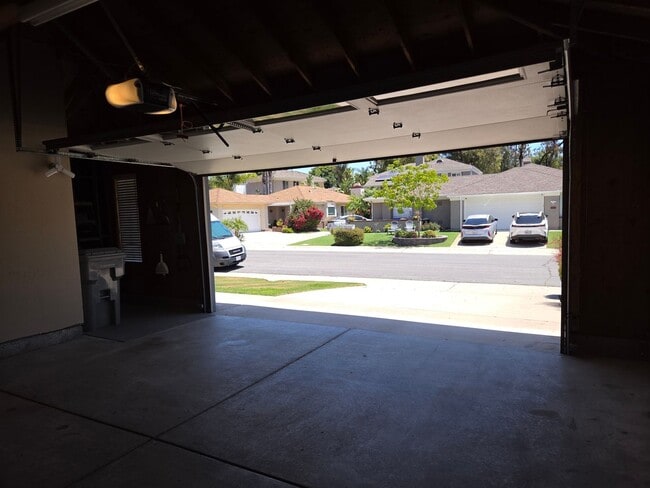 Building Photo - Scripps Ranch Beauty