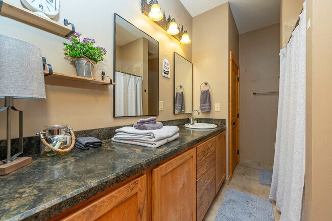 Building Photo - 629 Cherry Hill Dr