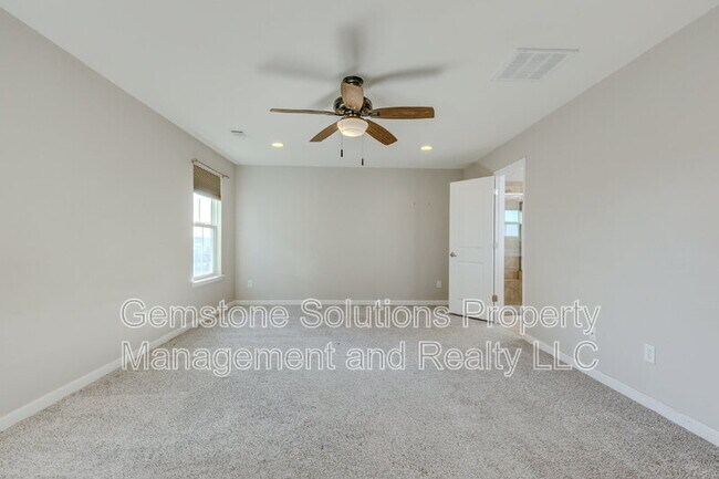 Building Photo - 2704 Orleans Dr