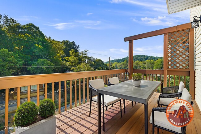 Building Photo - Newly Renovated 3-Bedroom Home with Modern...