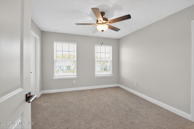 Building Photo - 244 Daydream Ave