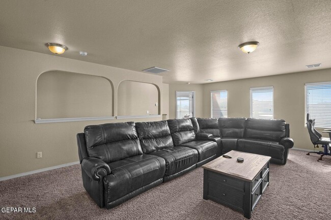 Building Photo - 4040 Loma Dante
