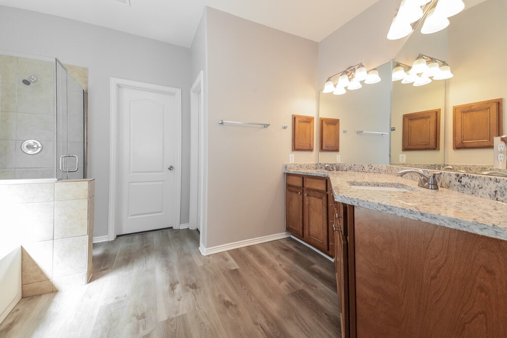 Building Photo - 1820 Plymouth Dr