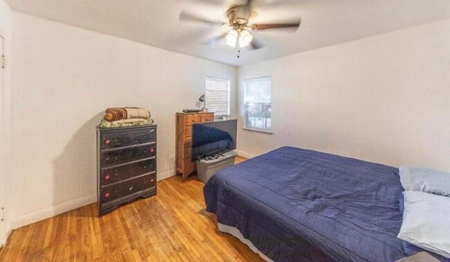 Building Photo - 3306 1st Pl