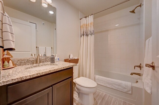 Building Photo - $2,415- 2 Bed, 2 Bath Ground Floor Condo w...