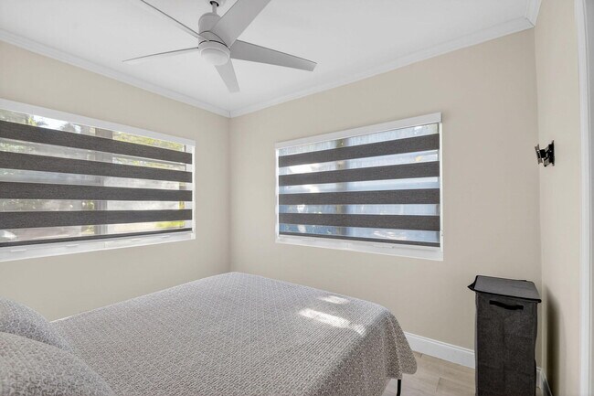 Building Photo - 1511 S Palmway