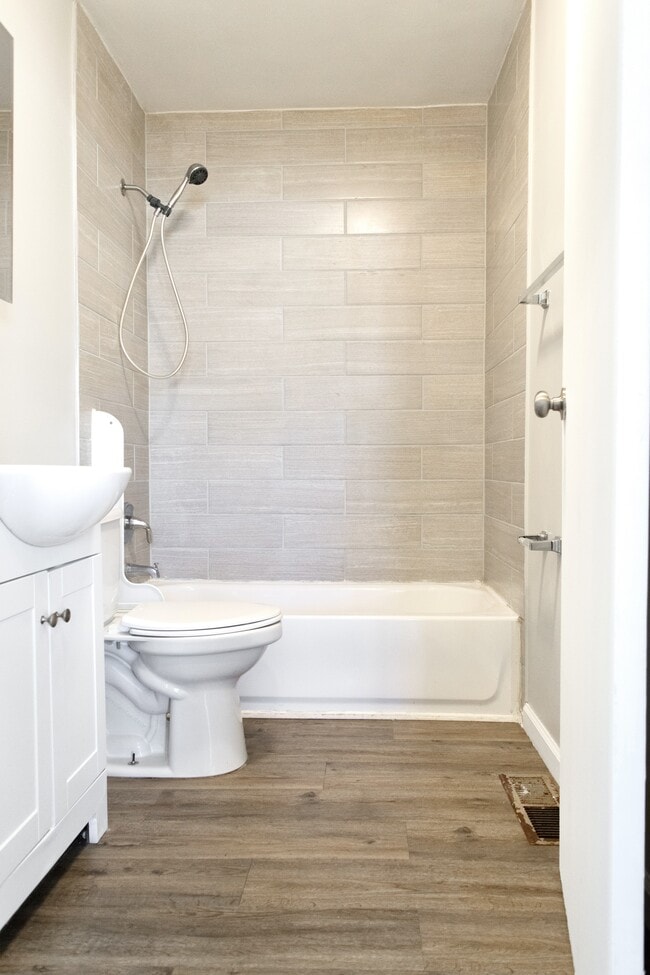 Building Photo - 2373 Vale Dr