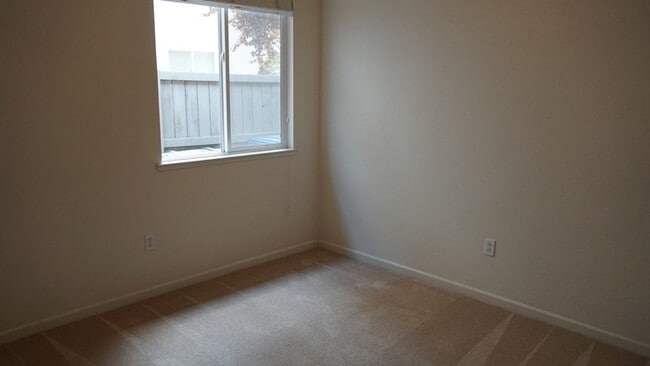 Building Photo - Spacious 3 bedroom 2 bath home in Rancho Cordova!!