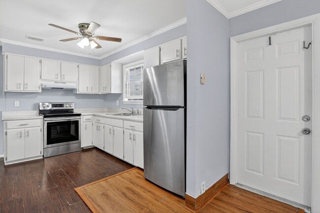 Building Photo - Beautiful 3/2 Available in the Heart of Boynton