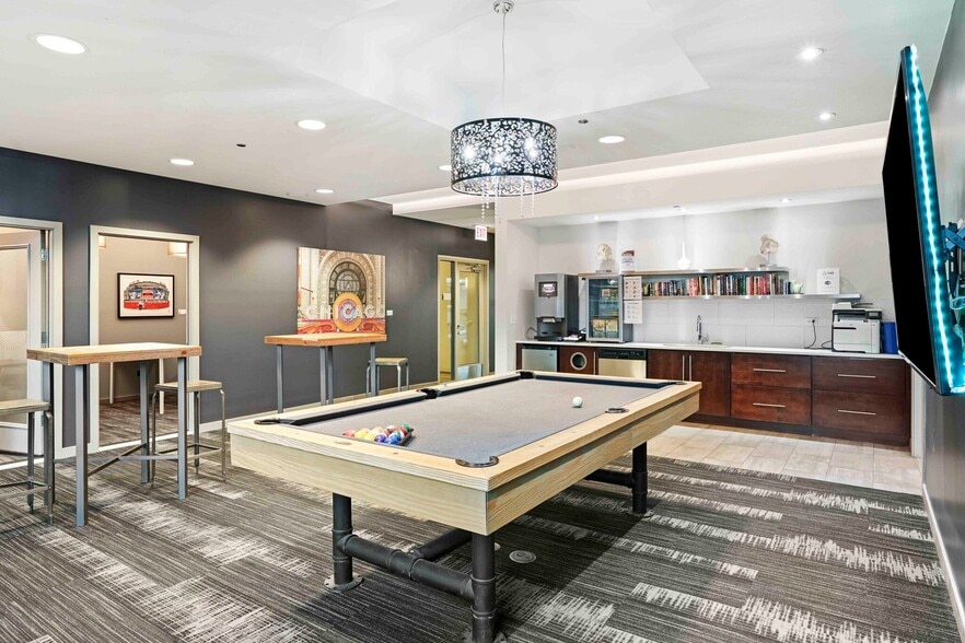 Building Photo - 3798 N Halsted St