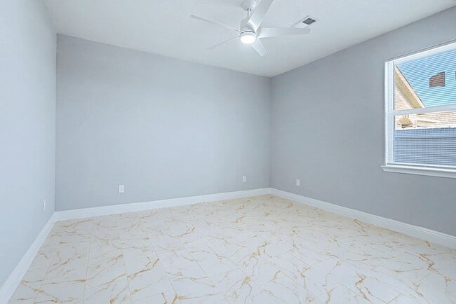 Building Photo - 208 Rd 5714