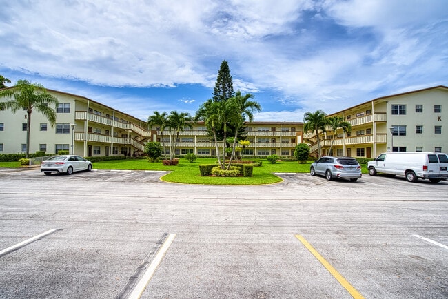 Building Photo - 438 Mansfield K