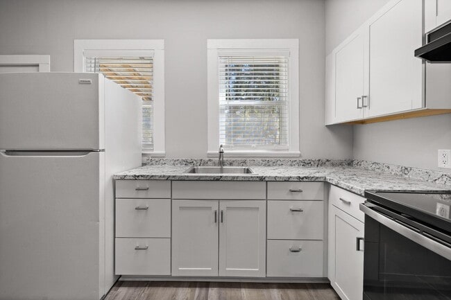 Building Photo - 501 E 4th St