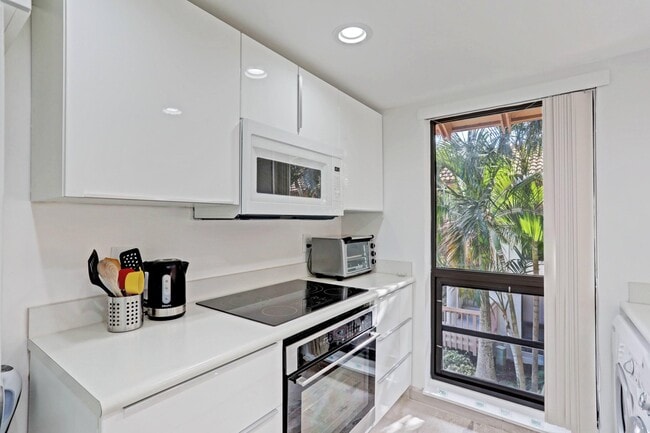 Building Photo - 318 Brackenwood Cir