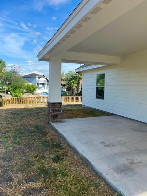 Building Photo - 513 N Kika De La Garza Blvd