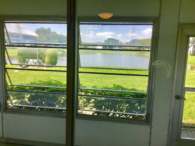 Building Photo - 135 Fanshaw D