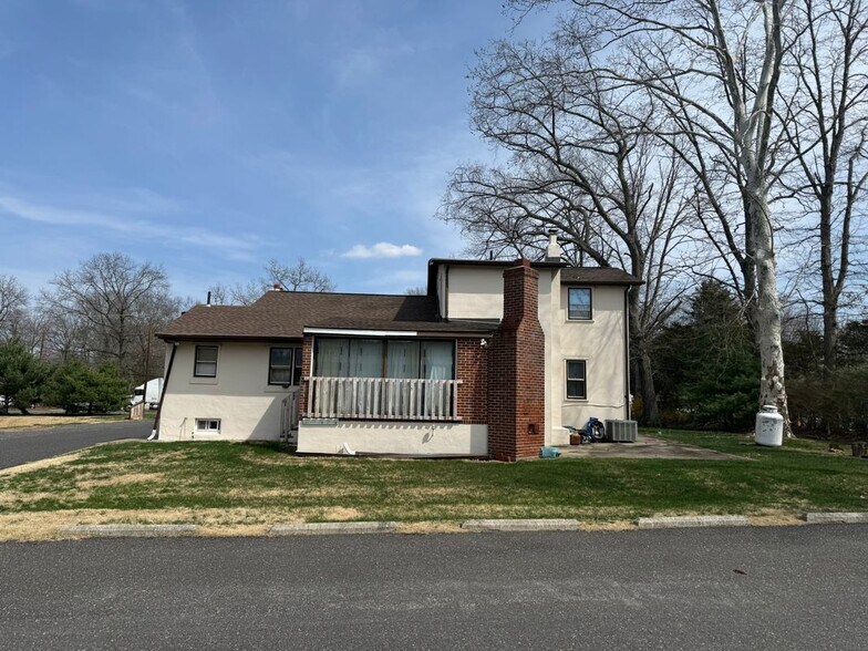 Building Photo - 1165 N Tuckahoe Rd