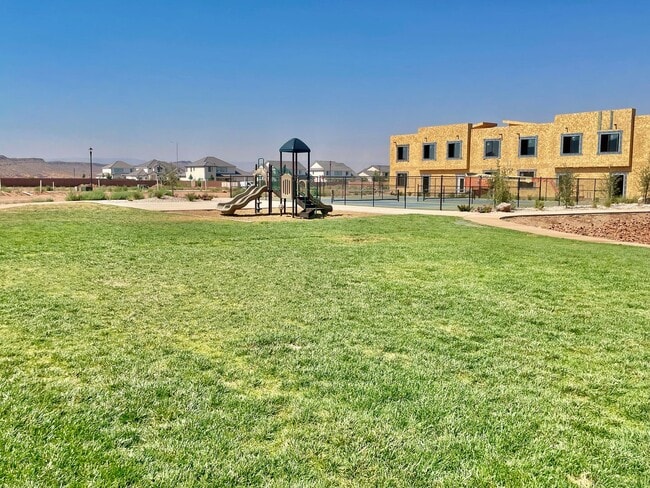 Building Photo - 632 Elmbrook