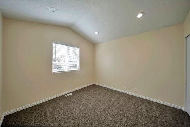 Building Photo - Awesome remodel home in great location w attached 2 car,!