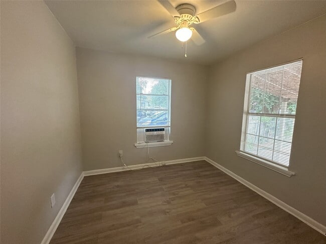 Building Photo - 515 Margil St