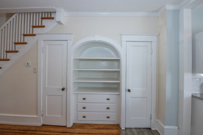 Building Photo - 505 E 19th St