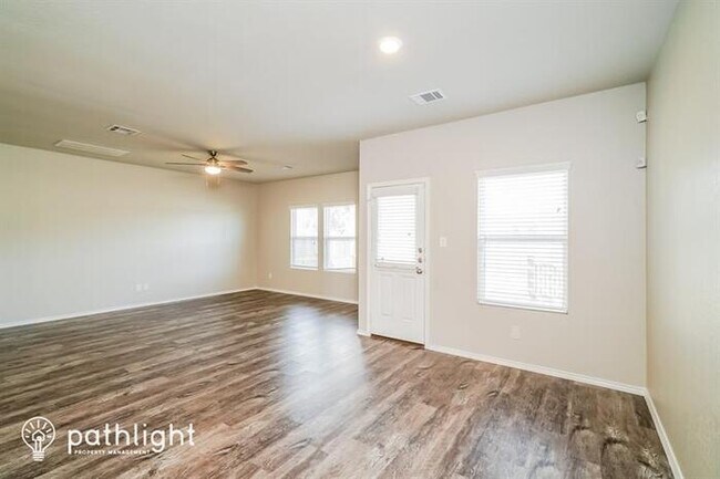 Building Photo - 5133 Blue Ivy, Bulverde, TX, 78163