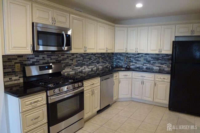 Building Photo - 601 Hampshire Dr