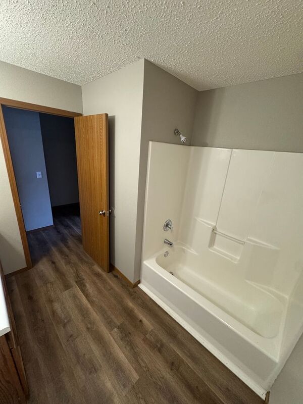 Building Photo - 4115 S Glenn Ave