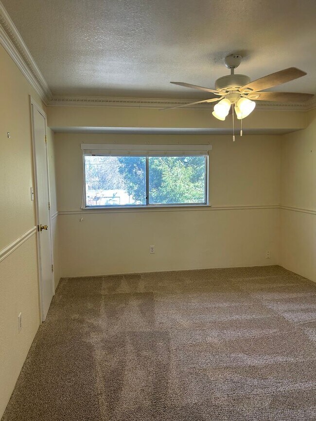 Building Photo - 2883 W Griffin Creek Rd