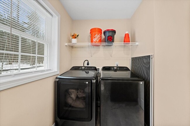 Building Photo - Ashburnham Rental