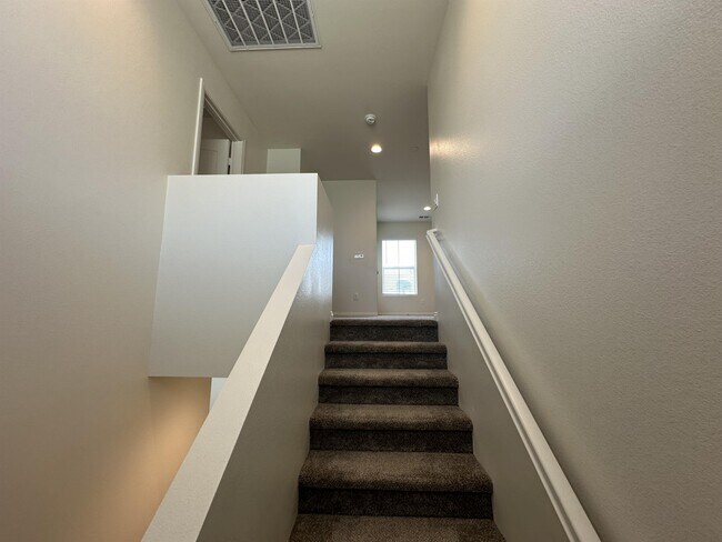 Building Photo - 2262 W Mill St