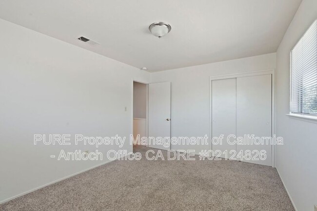 Building Photo - 908 Minaker Dr