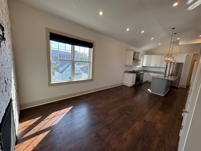 Building Photo - 130 Walnut St