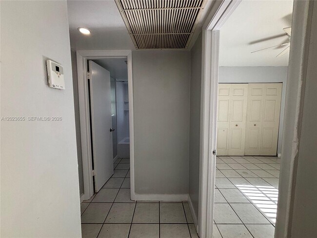 Building Photo - 11512 Royal Palm Blvd