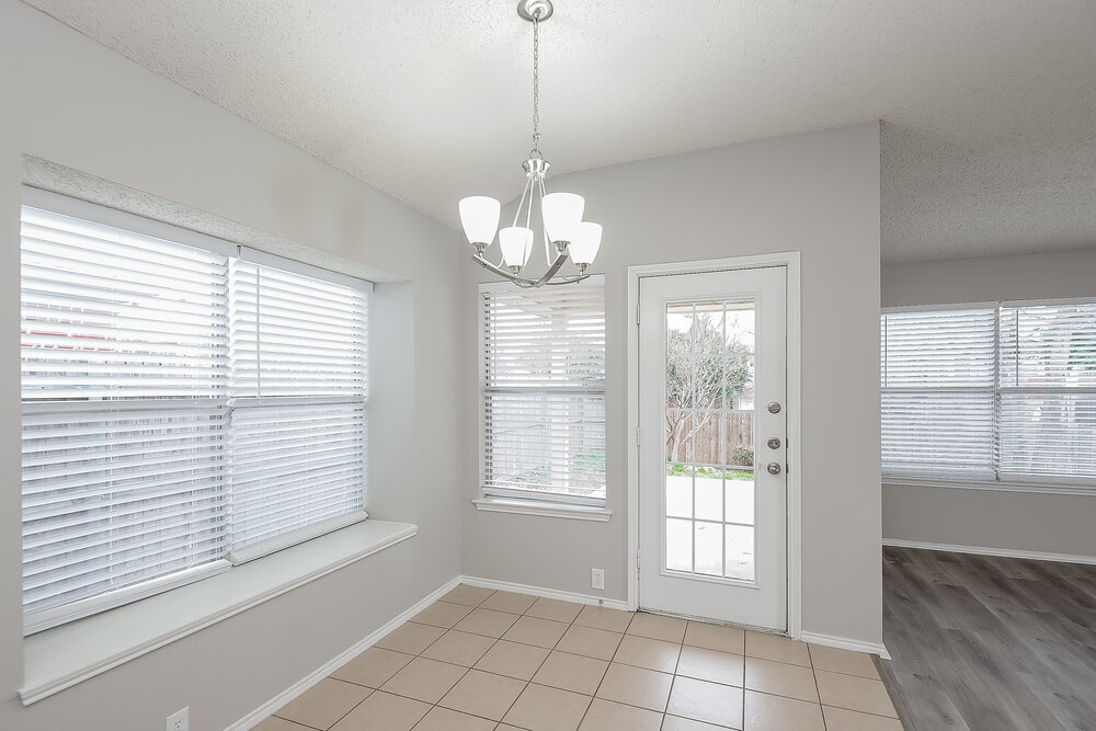 Building Photo - 833 Lariat Dr