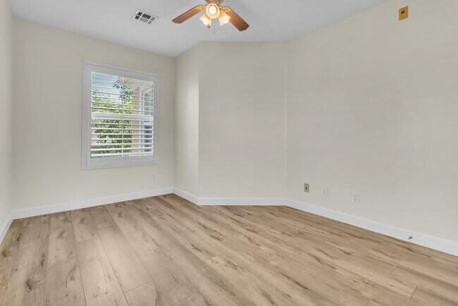 Building Photo - 204 Terra Bella