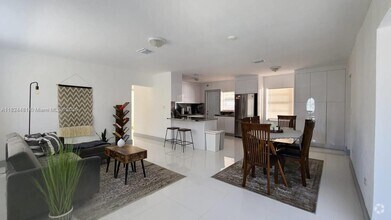 Building Photo - 1320 SW 17th Ave
