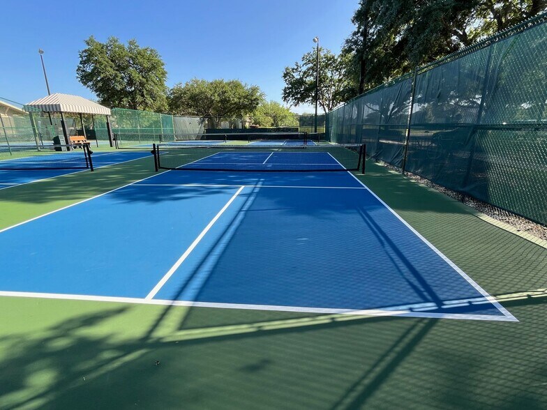 King & Bear Pickle Ball Courts - 100 Laterra Links Cir