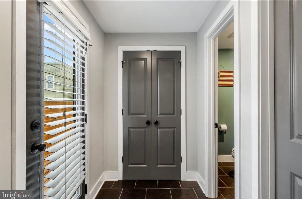 Building Photo - 2427 E Boston St