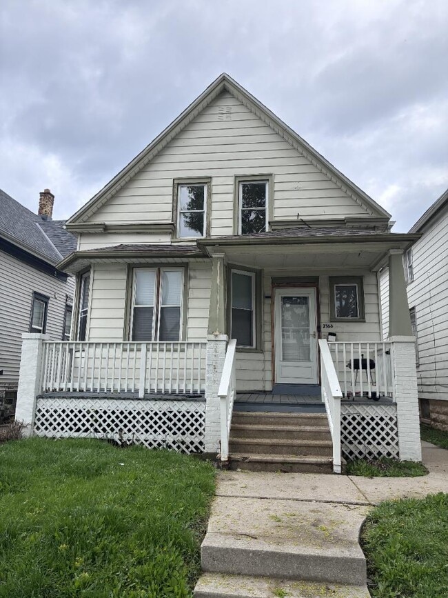 Building Photo - 2166 S 6th St