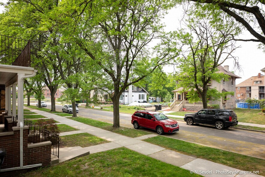 Front Street - 865 Blaine St