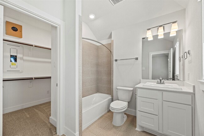 Building Photo - 1707 McCrae Hill Ct