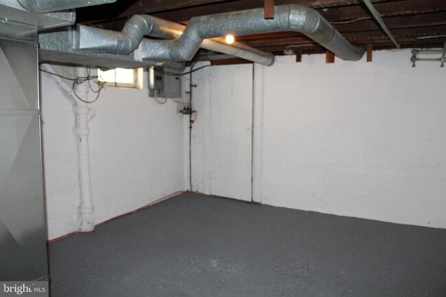 Building Photo - 23 W 2nd St