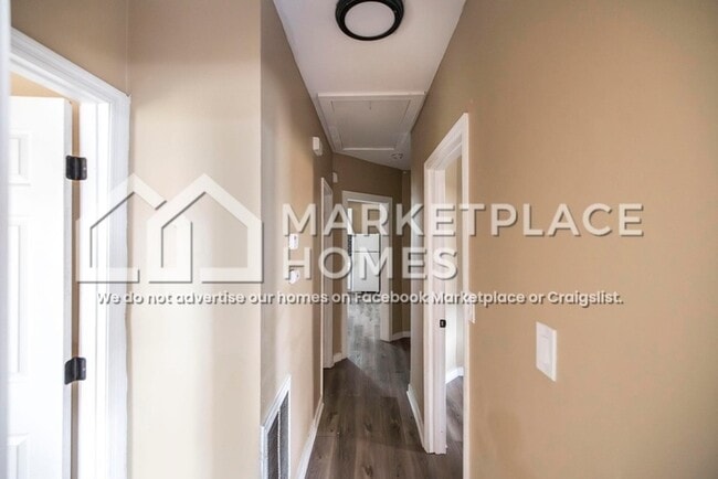 Building Photo - 955 Putnam St