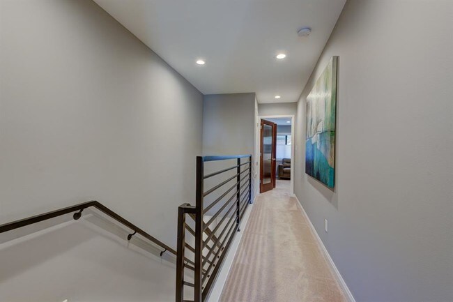 Building Photo - 668 S Ripple Creek Dr