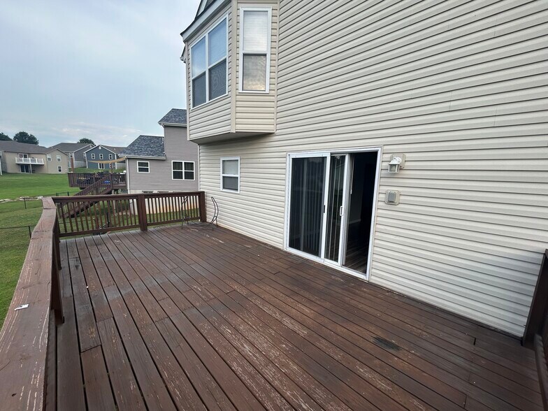 Building Photo - 331 Almond Tree Ct