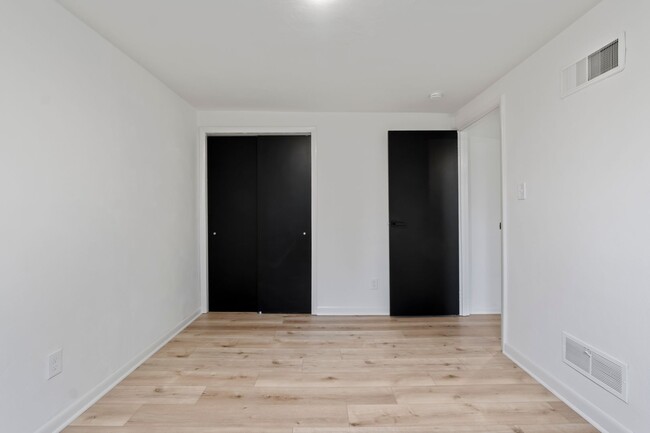 Building Photo - AVAILABLE NOW!! Fully RENOVATED 3 bedroom TOWNHOME in WEST MIFFLIN! COME CHECK IT OUT!